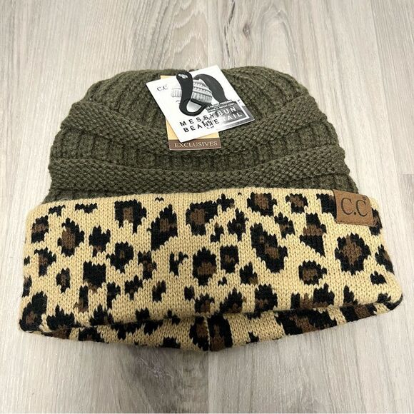 C.C Hat Women’s OS Green & Leopard Print Knit Winter Messy Bun Beanie Tail NWT - Picture 1 of 7